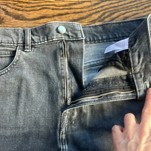 Everlane Black Mini Skirt - Picture 3 of 8